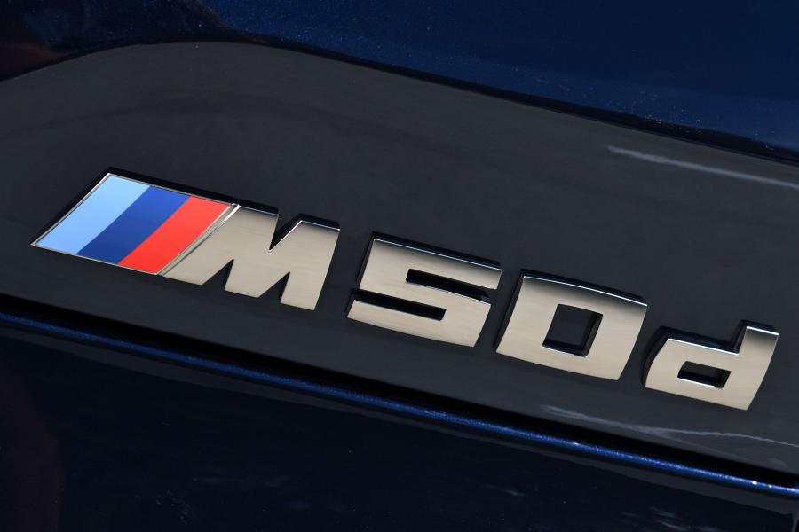 Логотип BMW X5 M50d (G05) 2018 года  (WW) (фото 51 из 83)